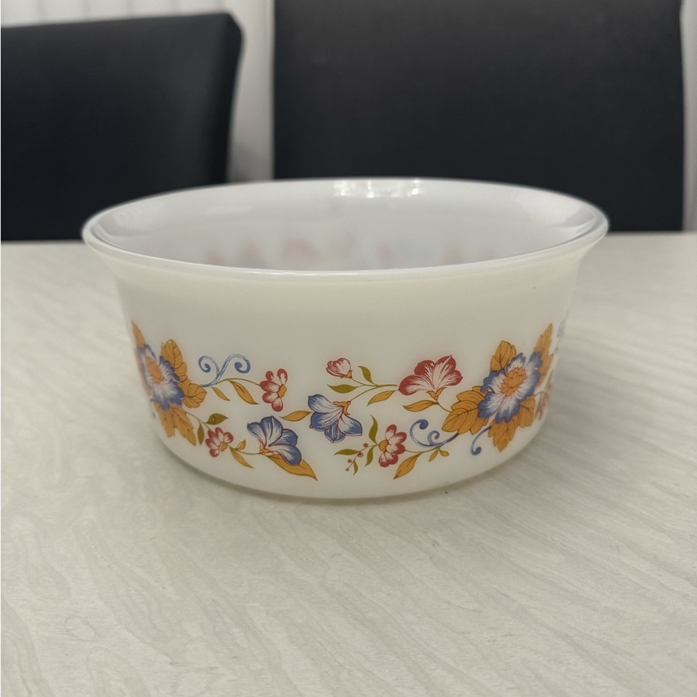 Glass container for mixing